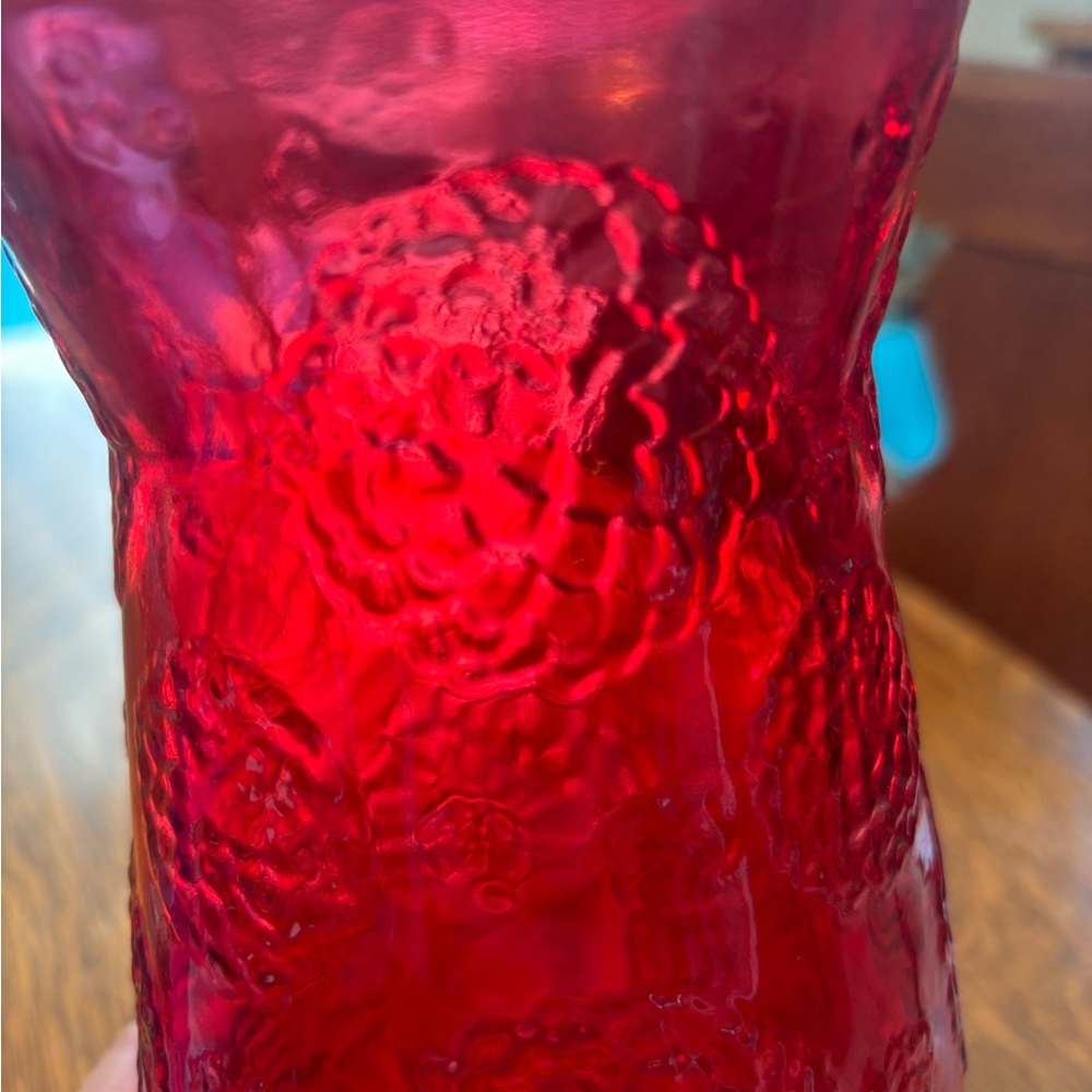 AEG Luxe Elegant Red Glass Vase - Picture 3 of 9